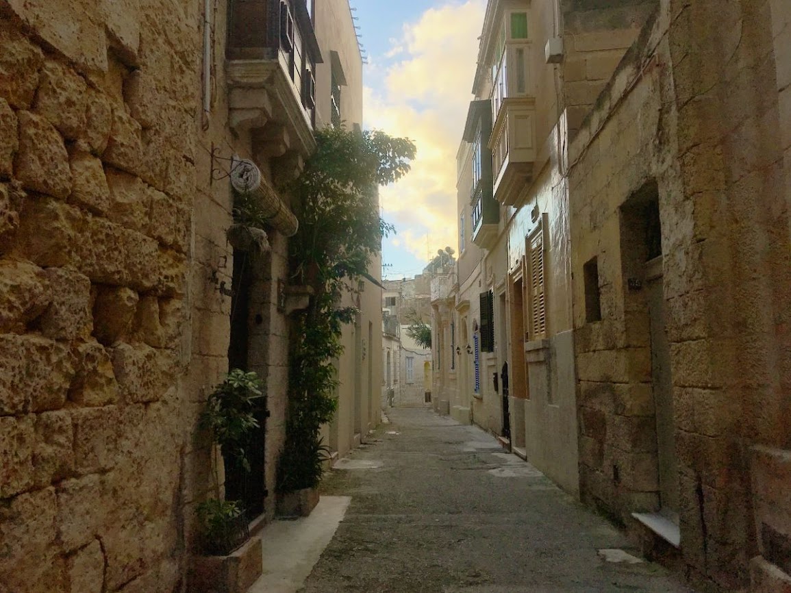 zentun malta narrow picturesque lane
