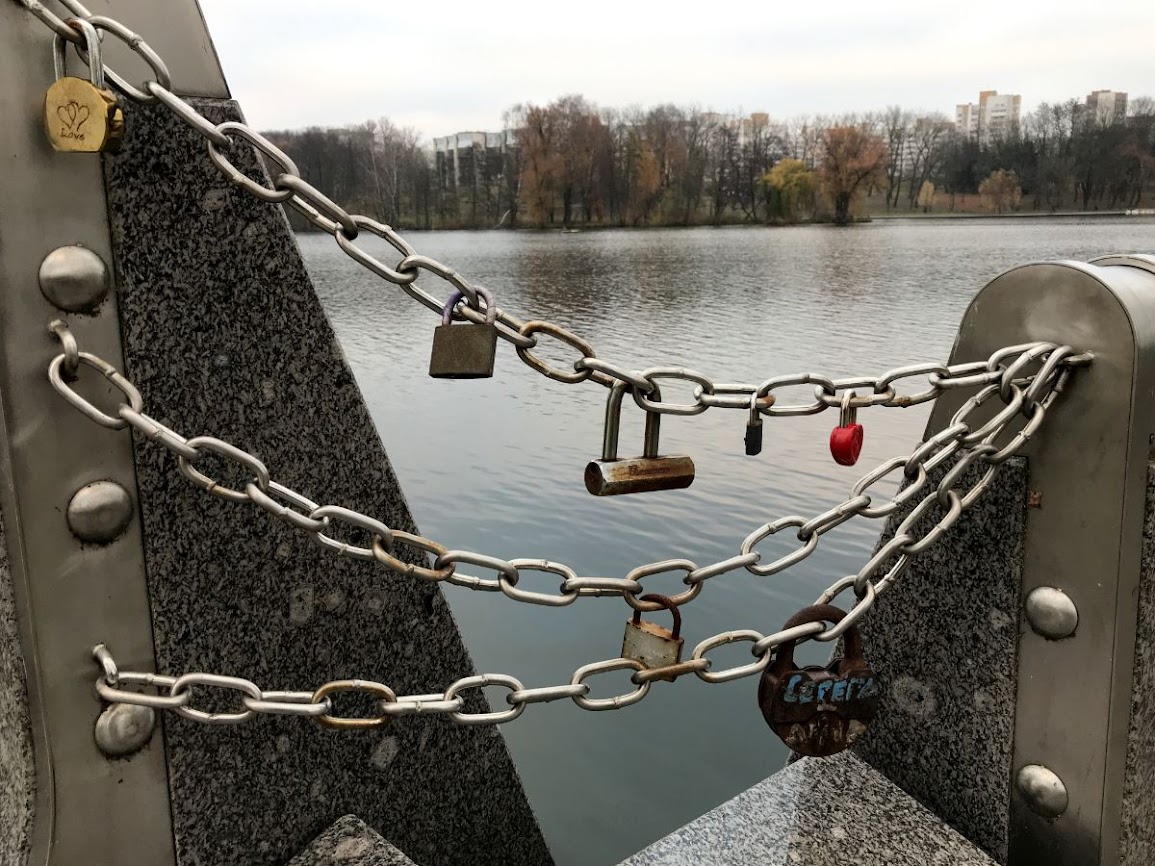 victory park misnk belarus love locks 