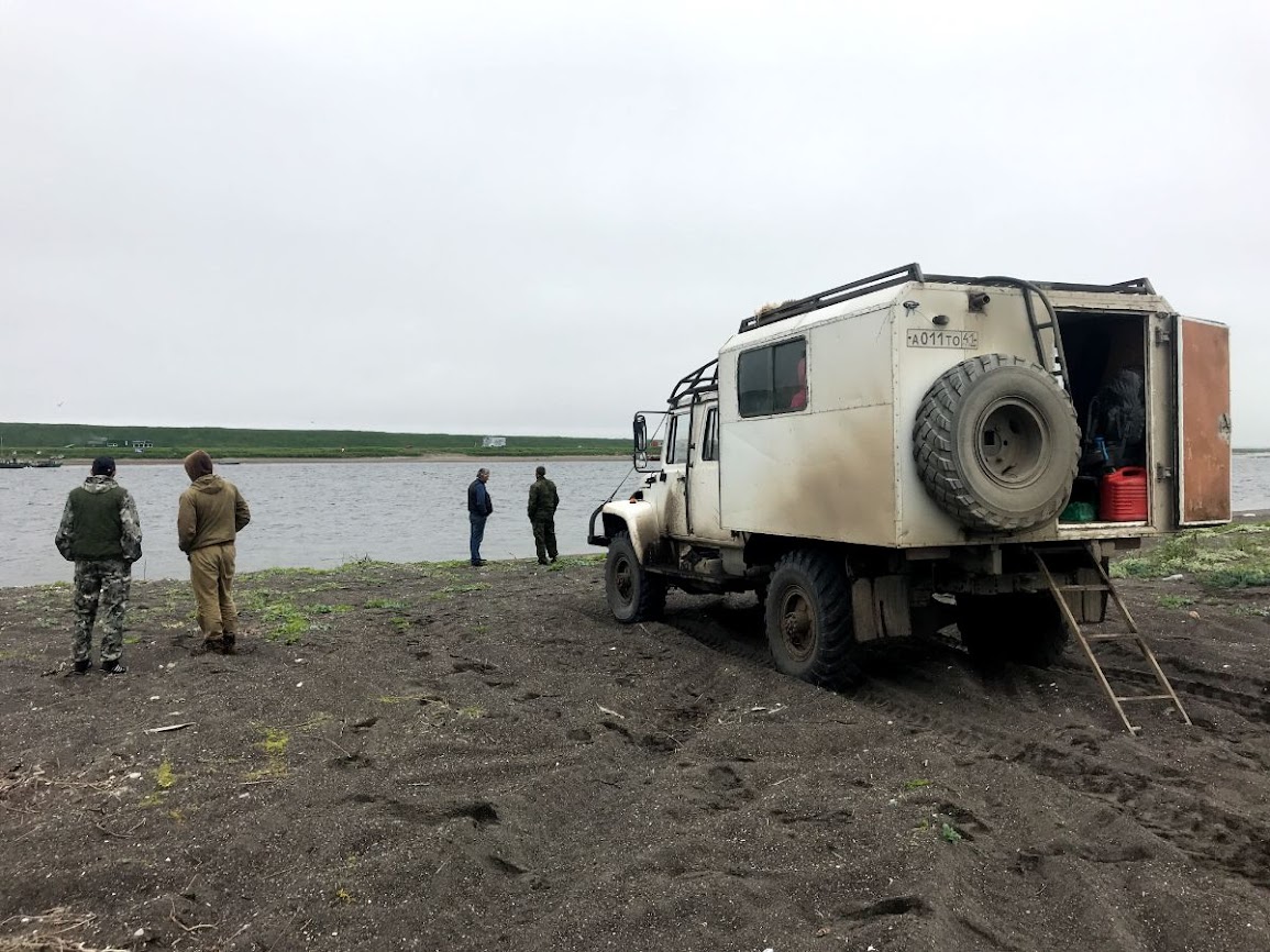 kamchatka road trip river crossing 