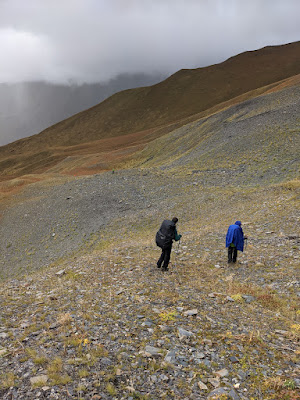 The descent from the Karetta pass