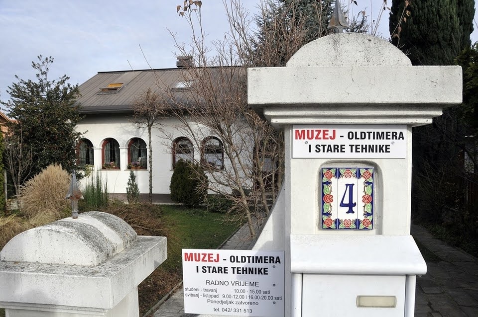 Muzejska zbirka oldtimera i stare tehnike Varadin AM-JKLX70i-hV2nOKgZsHxYPqnVOFzGsxbqBC-UYa99Iwp5JNTxu2_X9kbwMVFdAHtyEhBPRj4VwzlCl6qevYZXcbOTd_DN1giwskk3W2sPclmEBvvCwddGq0-5ZydtJ5u4GQyWdkzXcOIIeAA_abkYXV8Xopw=w960-h638-no?authuser=0