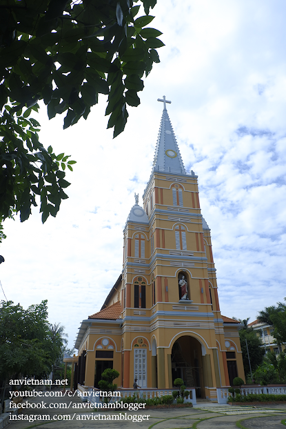 Nhà thờ đẹp ở Tiền Giang: nhà thờ giáo xứ Thánh Tâm