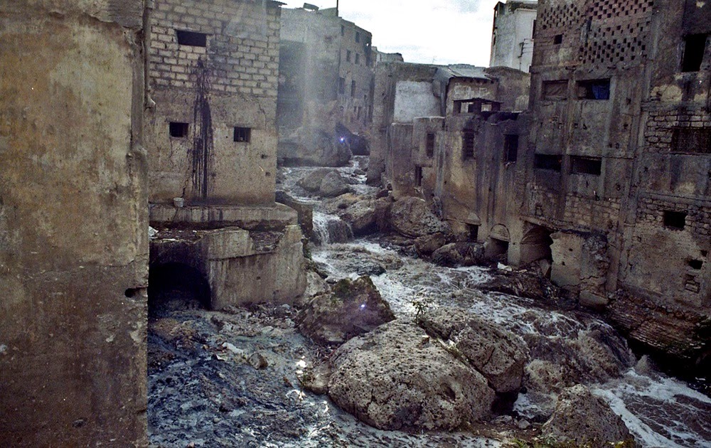 Os curtumes de couro em Fez no Marrocos