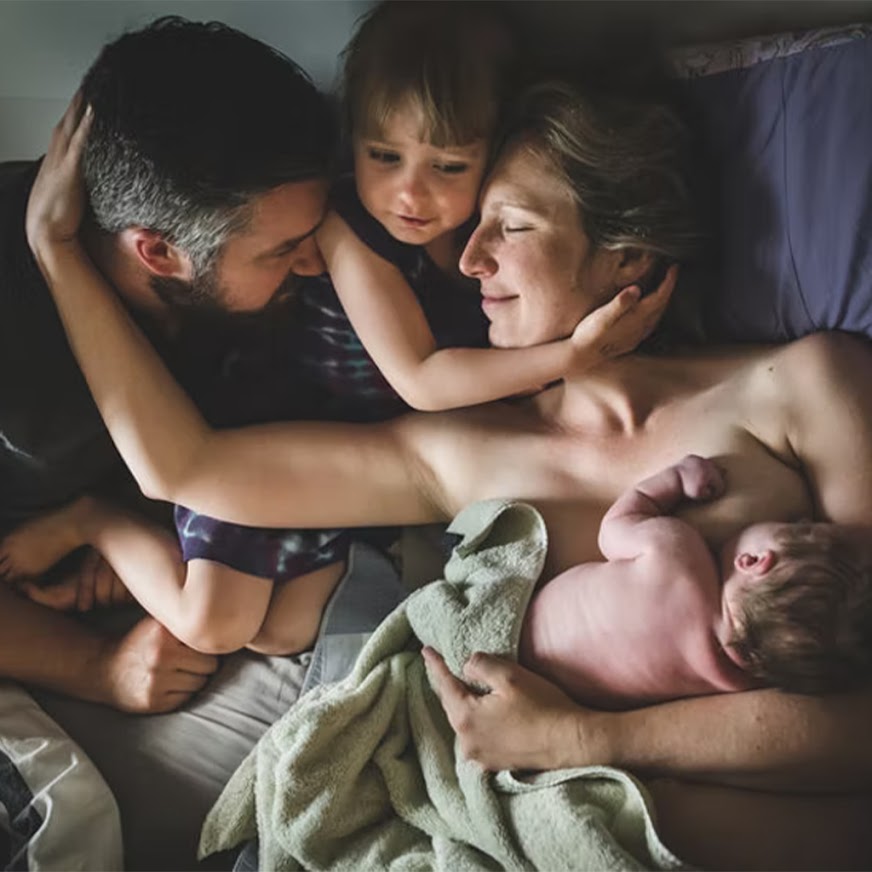 10 Moving Photos Of Siblings Meeting For The First Time