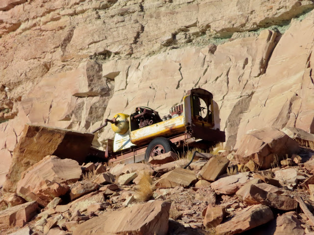 Mining equipment at Bowknot Bend