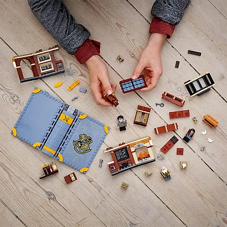 Đồ chơi Lego Harry Potter - Lớp Học Môn Bùa Chú