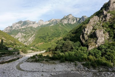 Kurz vor Shkodra, die Sonne steht schon tief.