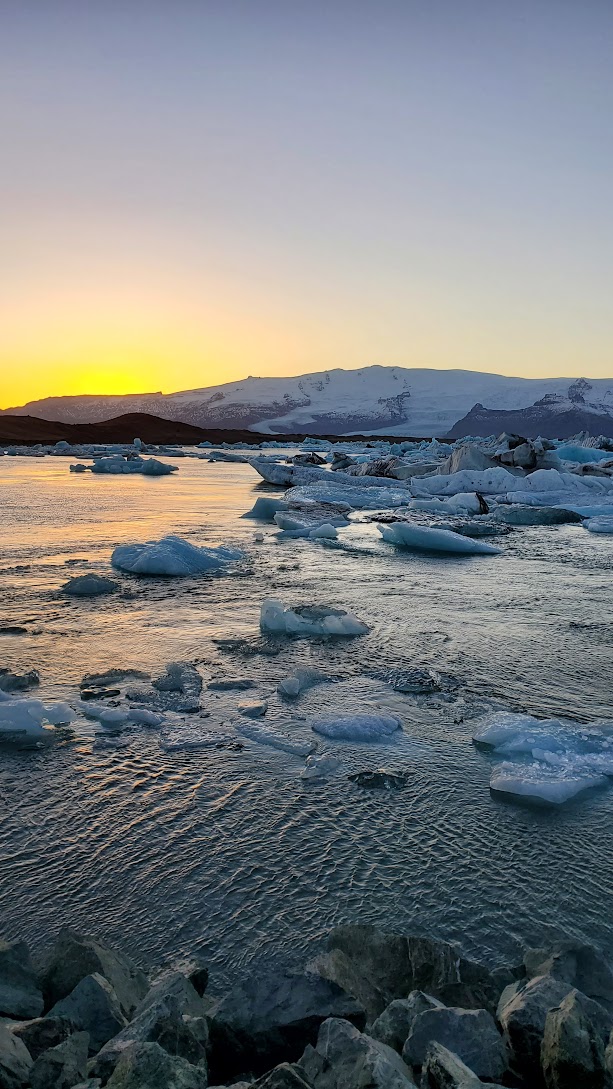 Glaciers and Diamond Beach: In the southeast coast of Iceland you can find the famous Jökulsárlón Glacier Lagoon, a glacier water lagoon filled with the meltwater and icebergs that have broken off from Breiðamerkurjökull, a tongue of Europe’s glacier, Vatnajökull. We arrived for sunset.