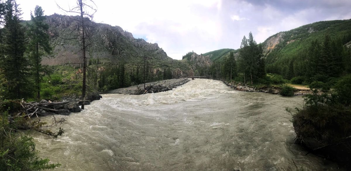 Chuya River in sharp turn trekking trip altai mountains 