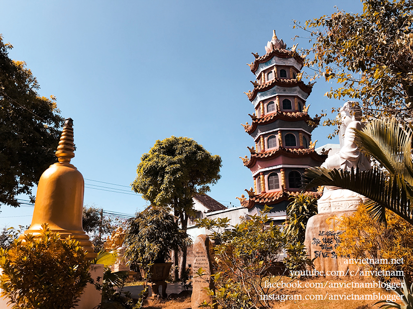Cảnh chùa Quang Hoa (Sắc Tứ Tổ Đình Quang Hoa) ở huyện Tuy Phước, tỉnh Bình Định