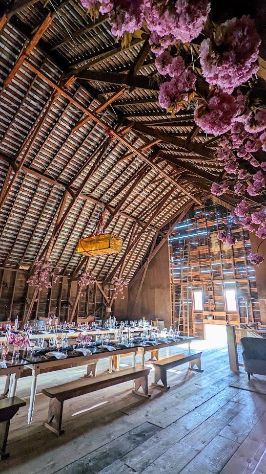 Pink Moon Dinner with Tournant took place at the winery Dominio IV in Carlton, inside their historic and renovated red barn