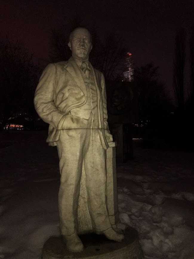 statue of Vladimir Lenin at park of fallen monuments moscow 