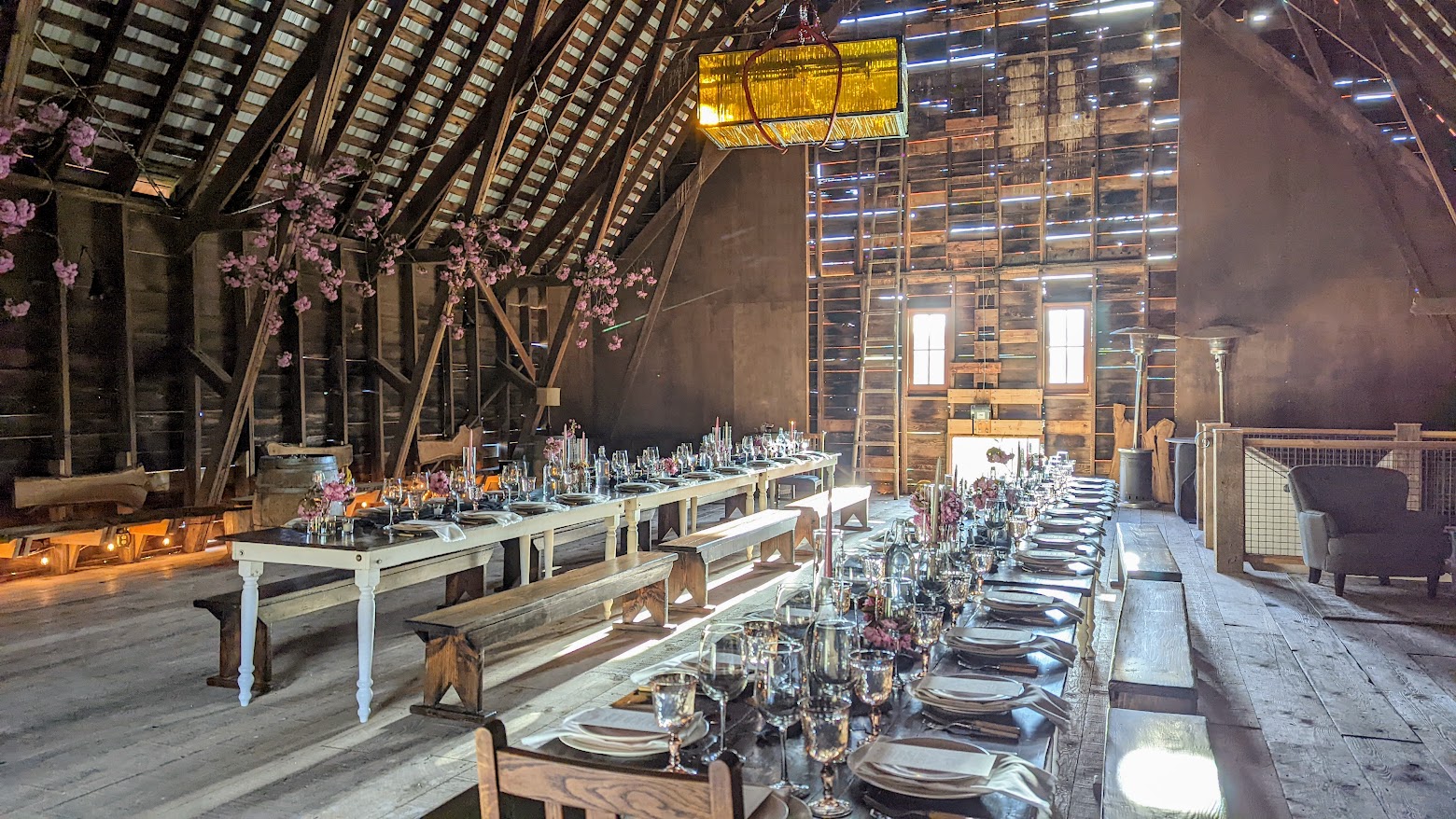 Pink Moon Dinner with Tournant took place at the winery Dominio IV in Carlton, inside their historic and renovated red barn