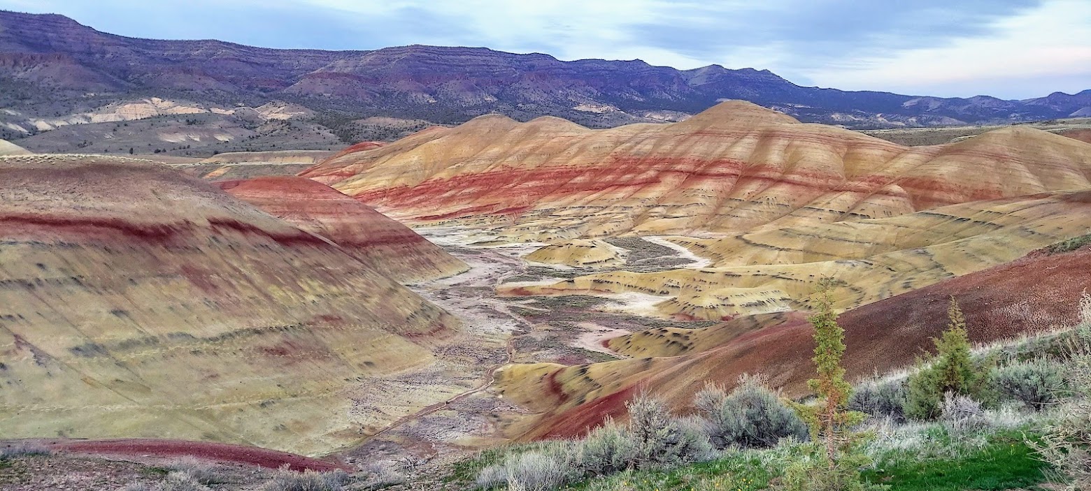 Guide to Visiting the Painted Hills - example view from Painted Hills Overlook