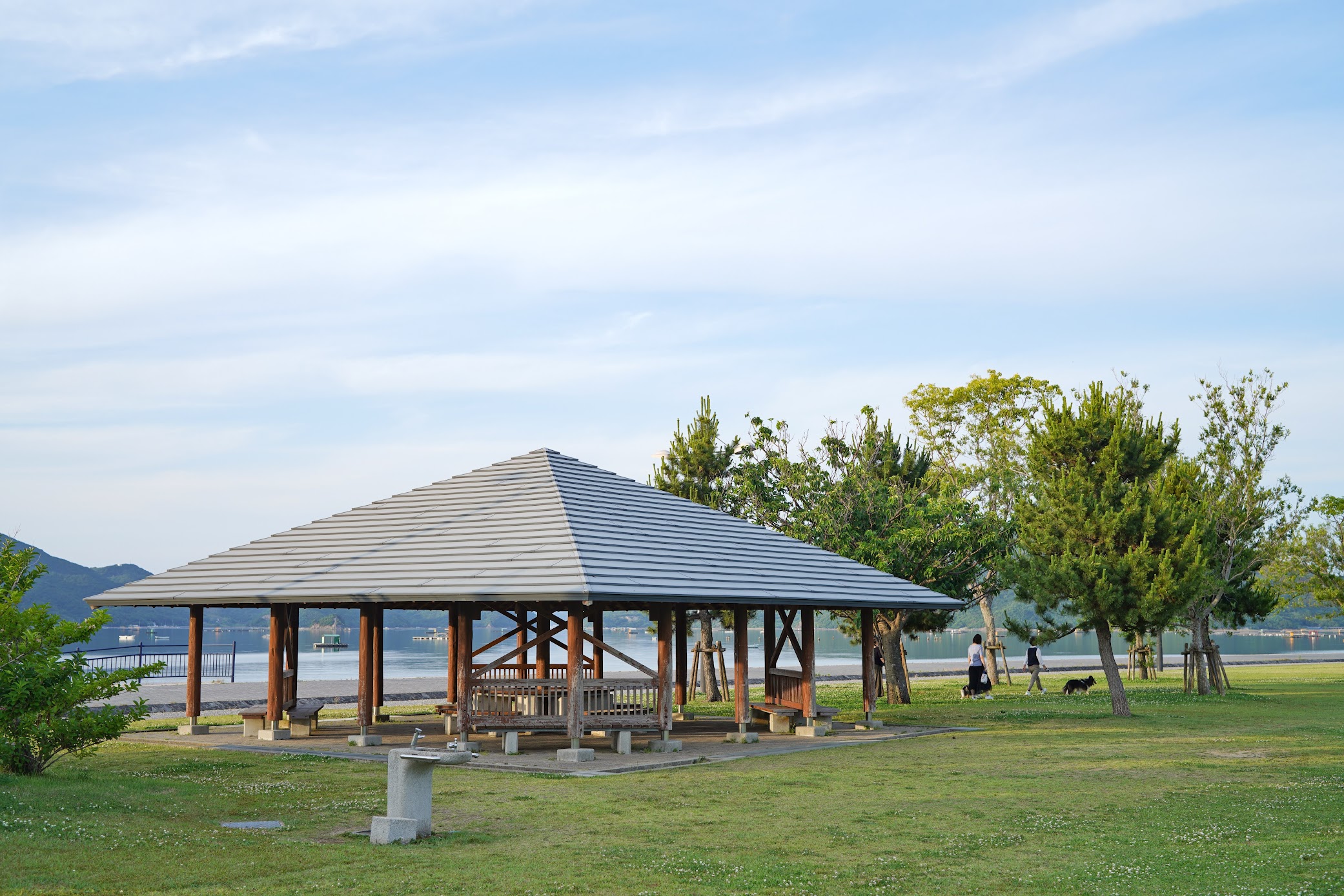 徳島 海辺の広大な芝生が心地いい 鳴門ウチノ海総合公園 Tokushima The Vast Lawn By The Seaside Is Comfortable Naruto Uchinoumi General Park 物語を届けるしごと