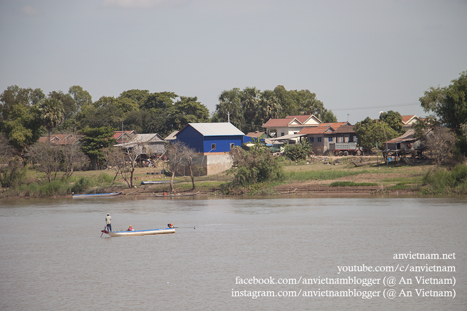 Cuộc sống trên sông Mê Kông Campuchia: nổi trôi và ngạo nghễ