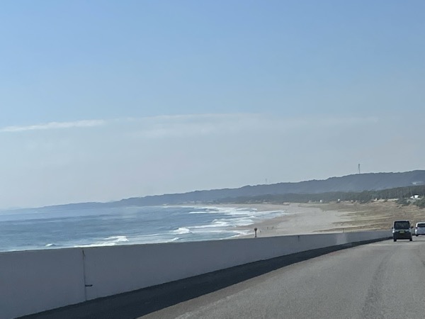 海岸沿いを西へ向かう