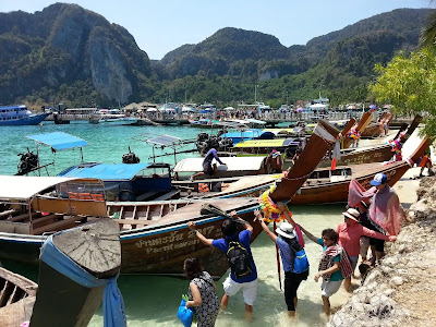 Stopover on the main island of Koh Phi Phi Don