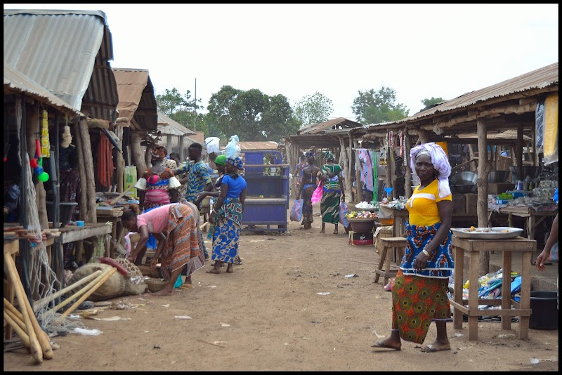 Benín, la alegría de vivir - Blogs of Benin - Tribu Holi. Los Egungun (12)