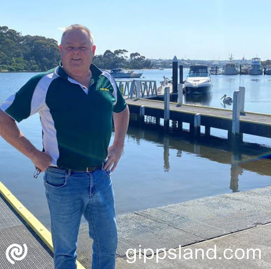 Tim Bull is calling for the Department of Health to clear-up advice surrounding the safe consumption of prawns, crabs and shellfish caught in the Gippsland Lakes, before tourists arrive this Easter