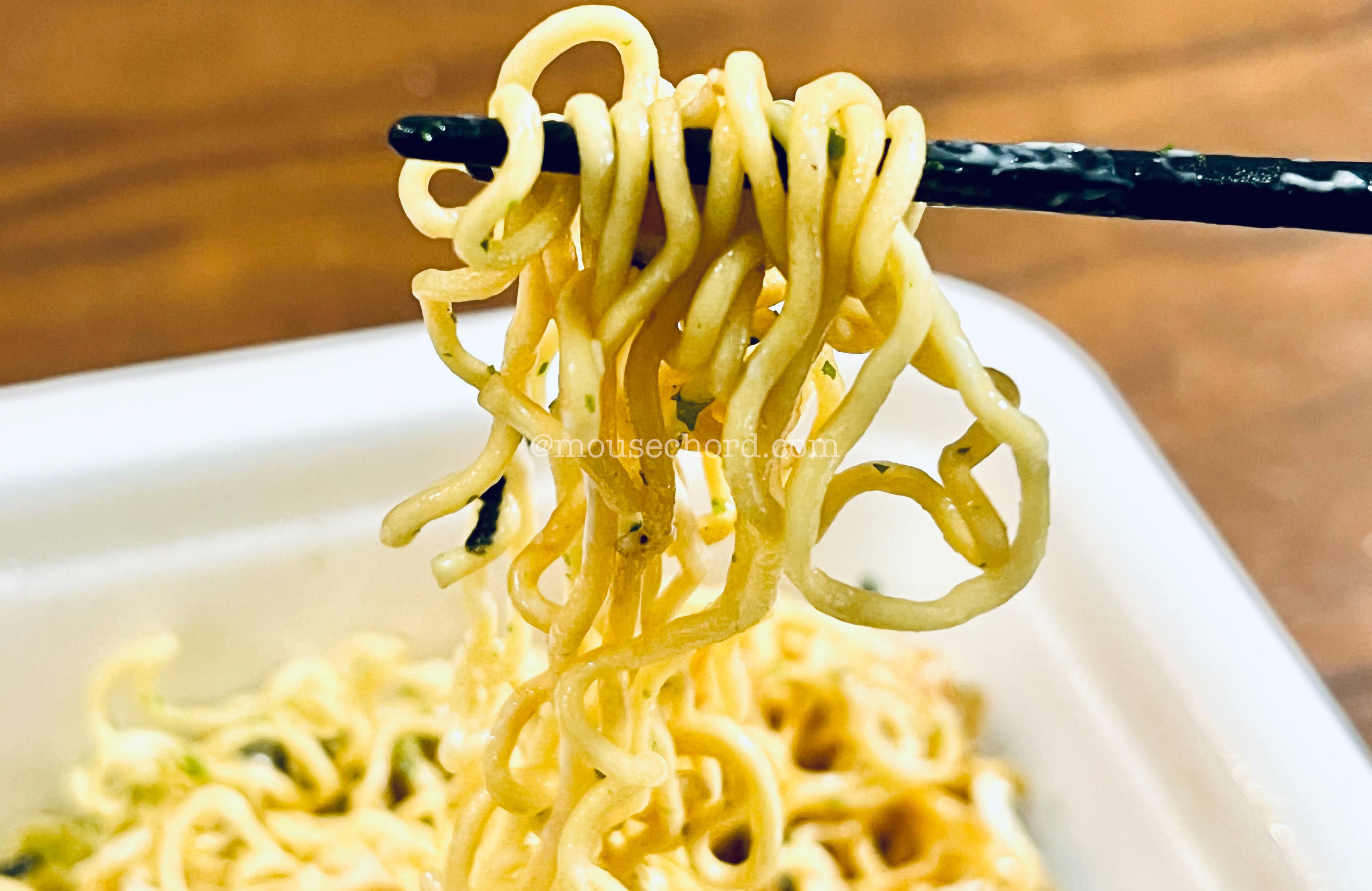 明星一平ちゃん夜店の焼きそばわさびマヨ食す