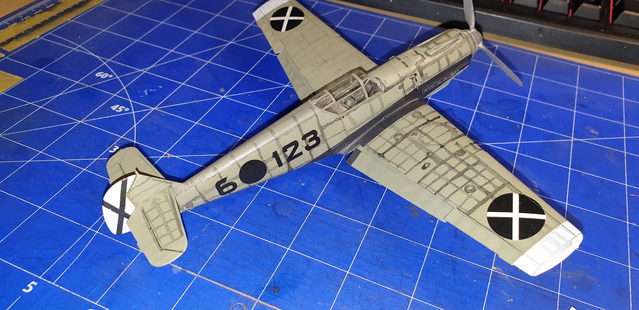 Messerschmitt Bf 109 E-1 Eduard 1:48/ Bf 109 D-1 Academy 1:48 - Sida 3 AMWts8CXipLgcsv4mFogWuUpY_O8enmSUyvDEZXnBPLW1GJYCPgCKYVd0PQqmheCy9_s-q0Dy6_mL3RMArq9DhcLlGX_VJVV95ZvMrSdOHNSUDdf6AVG89nviCdXwMqFki-VYK2xdMLm4IV5TV_tTBDBNY-R=w2220-h1079-no?authuser=0