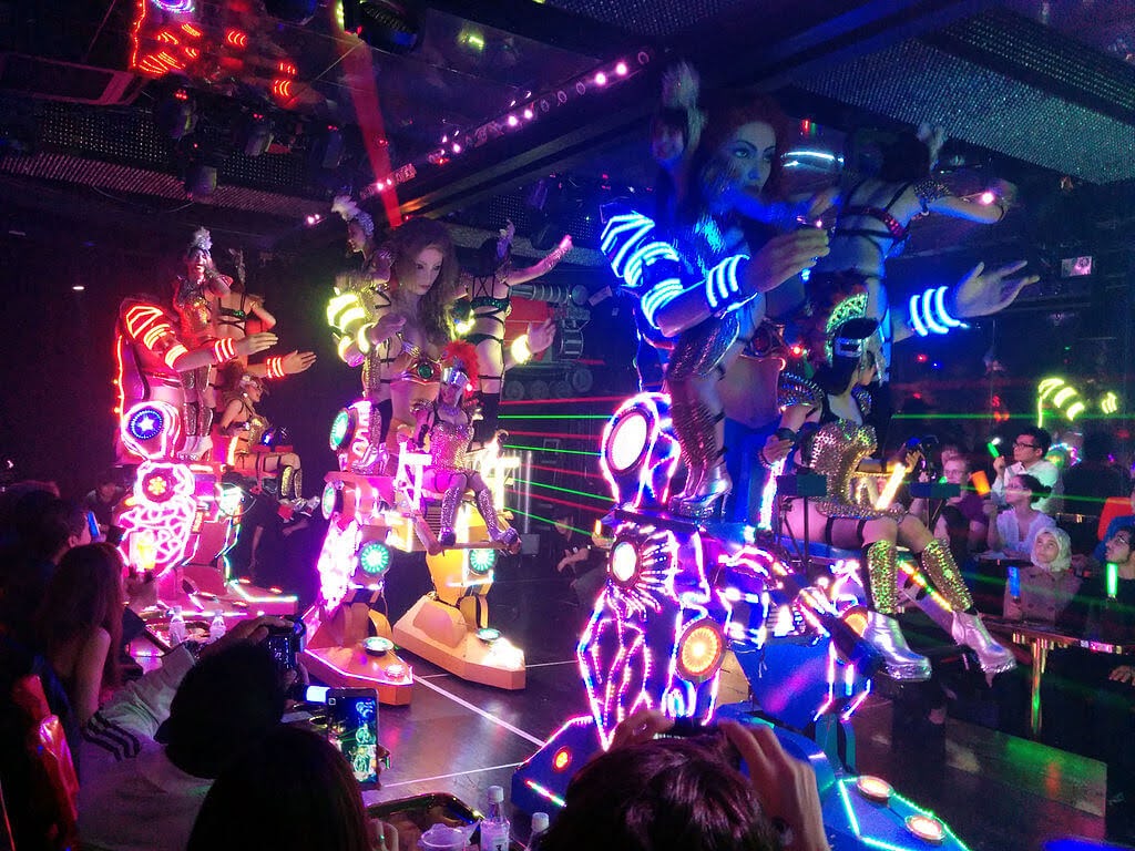 Robot Restaurant ในชินจูกุ