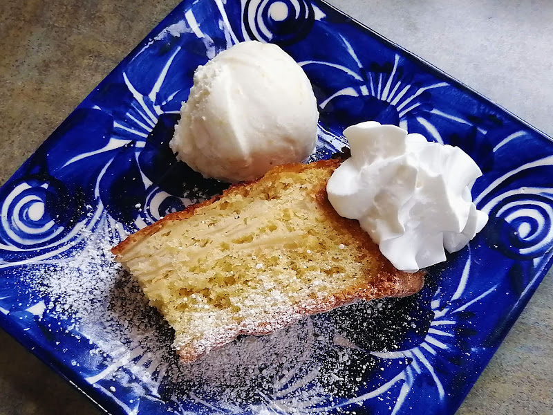 Apple Sharlotka Cake (Ukrainian)