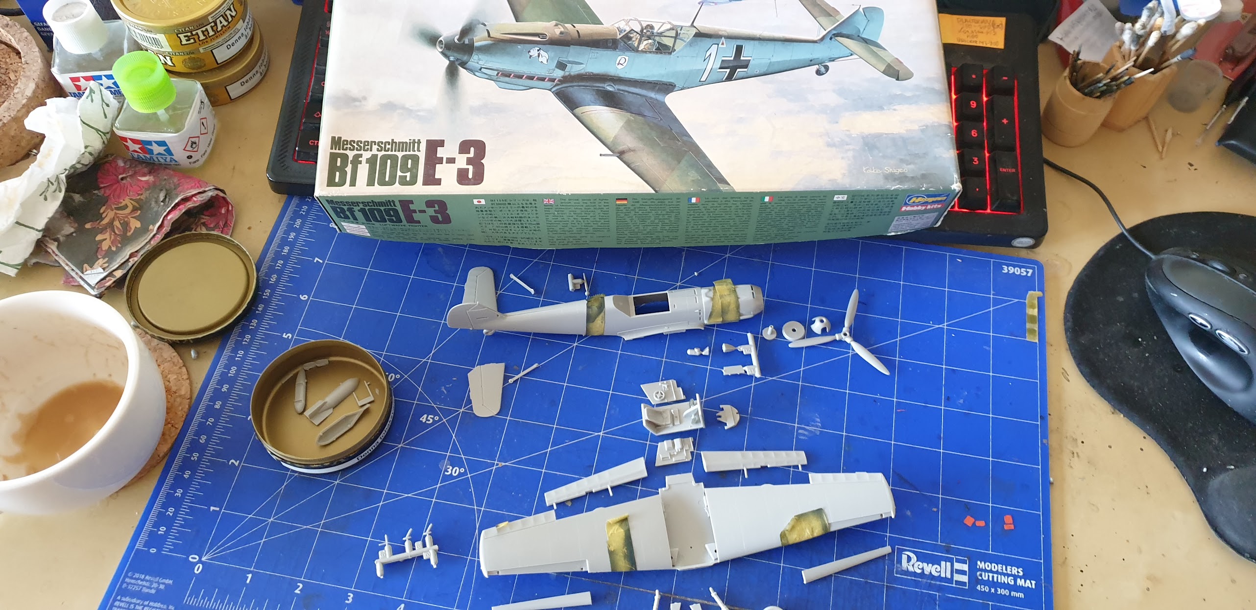 Messerschmitt Bf 109 E-1 Eduard 1:48/ Bf 109 D-1 Academy 1:48 - Sida 2 AMWts8D11ZNH3_XkmNk5HwpEoav5yEyt3l8jLGG9FtHfBWZSNH1EVmoXbfWNlEwy1WvUdY5oXaWIH680ibNPqTI3o0OAKoOJf-l7L3qRxZ2D6R7Jk3mQMKi7EJkZKkNxp-_efd0u11m99aeMiBQs0R3bGa8t=w2564-h1246-no?authuser=0