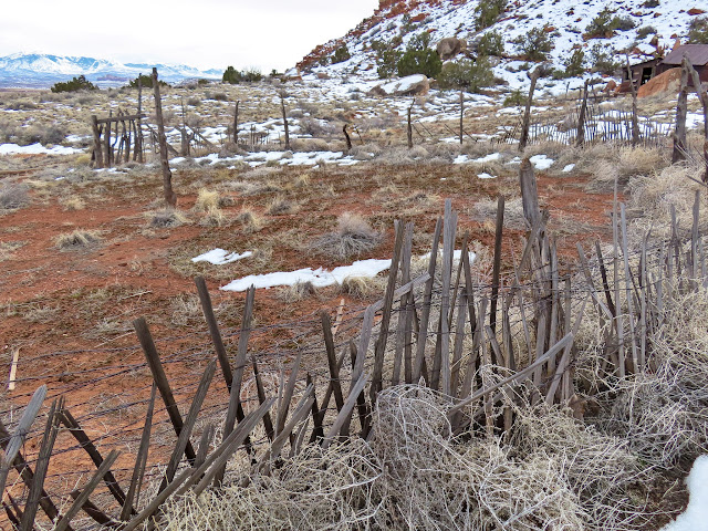 Thin slat corral construction