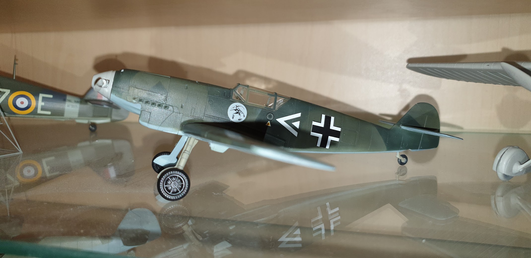 Messerschmitt Bf 109 E-1 Eduard 1:48/ Bf 109 D-1 Academy 1:48 AMWts8DbtiUDGlMBednl-0CfmwMoBxUSPisXNgFQ7Ev27GmwjE7VBDwz1UsmkDr5tdwCnlCGEAKAelPLWNjODAUyHn6uJZdqcdbERfzXNBMlqAzB6LDA7VgZYysrhZ_527yLrfMowRe5mK-08SSGjNymMLN7=w2140-h1040-no?authuser=0