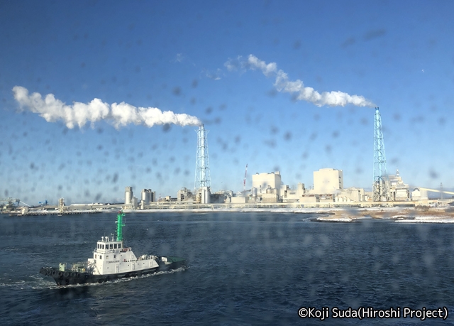 新日本海フェリー「らいらっく」　まもなく苫小牧東港入港_02