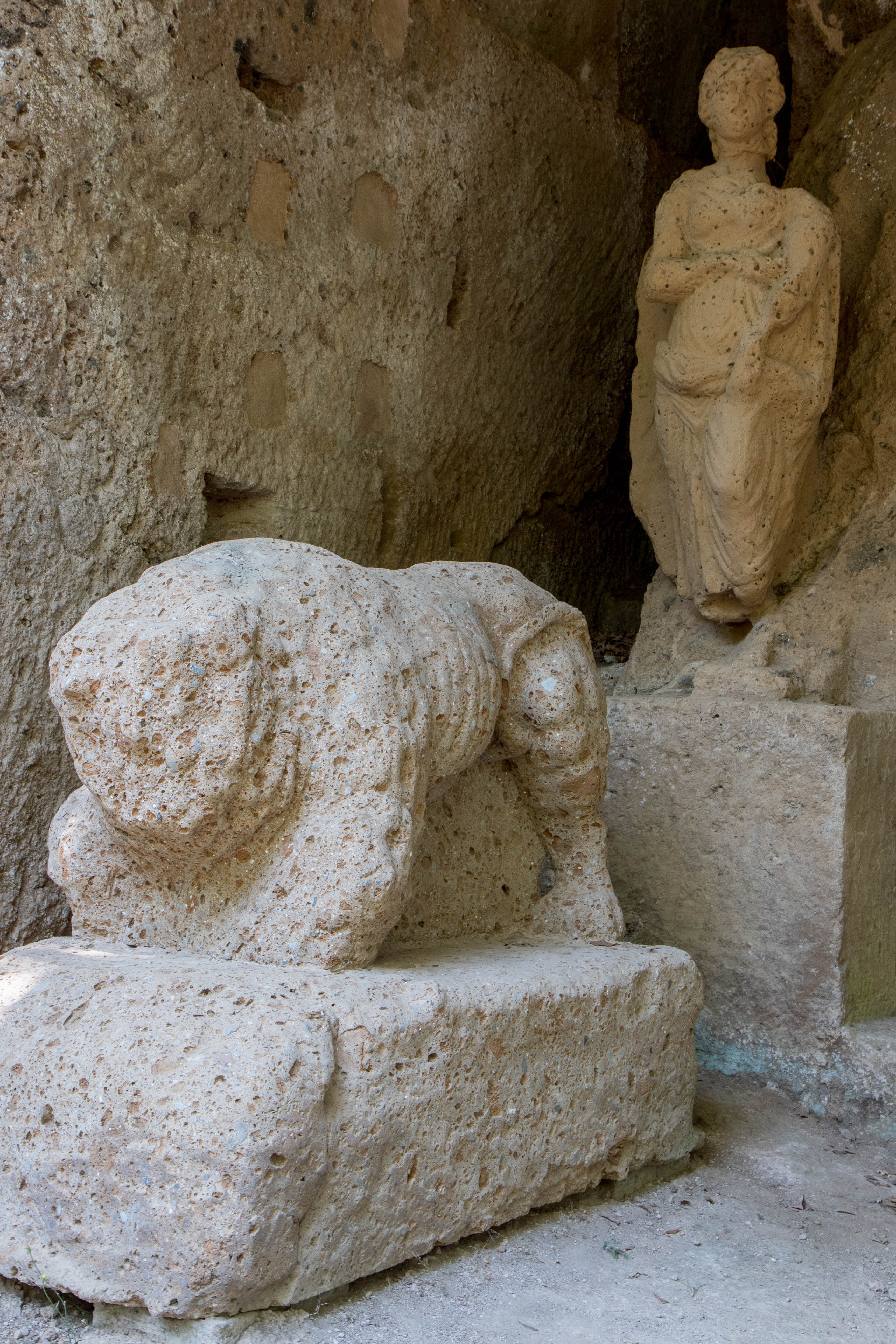 Tomba dei Demoni Alati, Parco Archeologico Citt del Tufo, Sovana