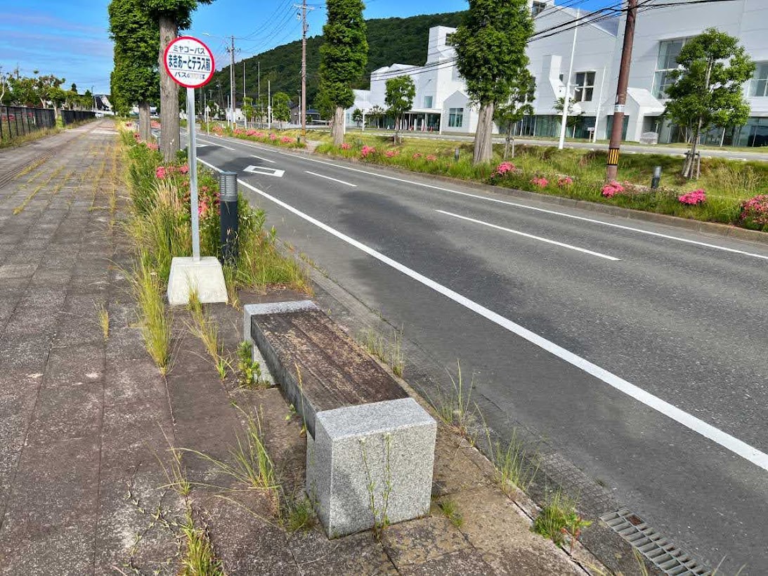 まきあーとテラス前（おりば）