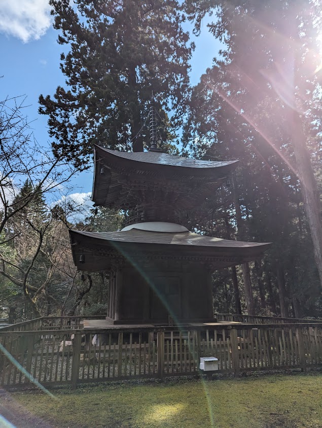 岩湧寺のシンボルの二重の塔です。