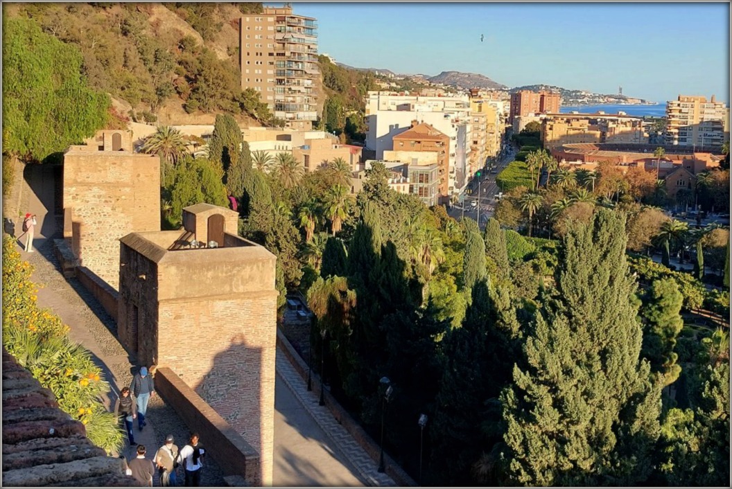 Предрождественская Малага и Pueblos Blancos (Нерха, Фрихильяна, Михас, Ронда).