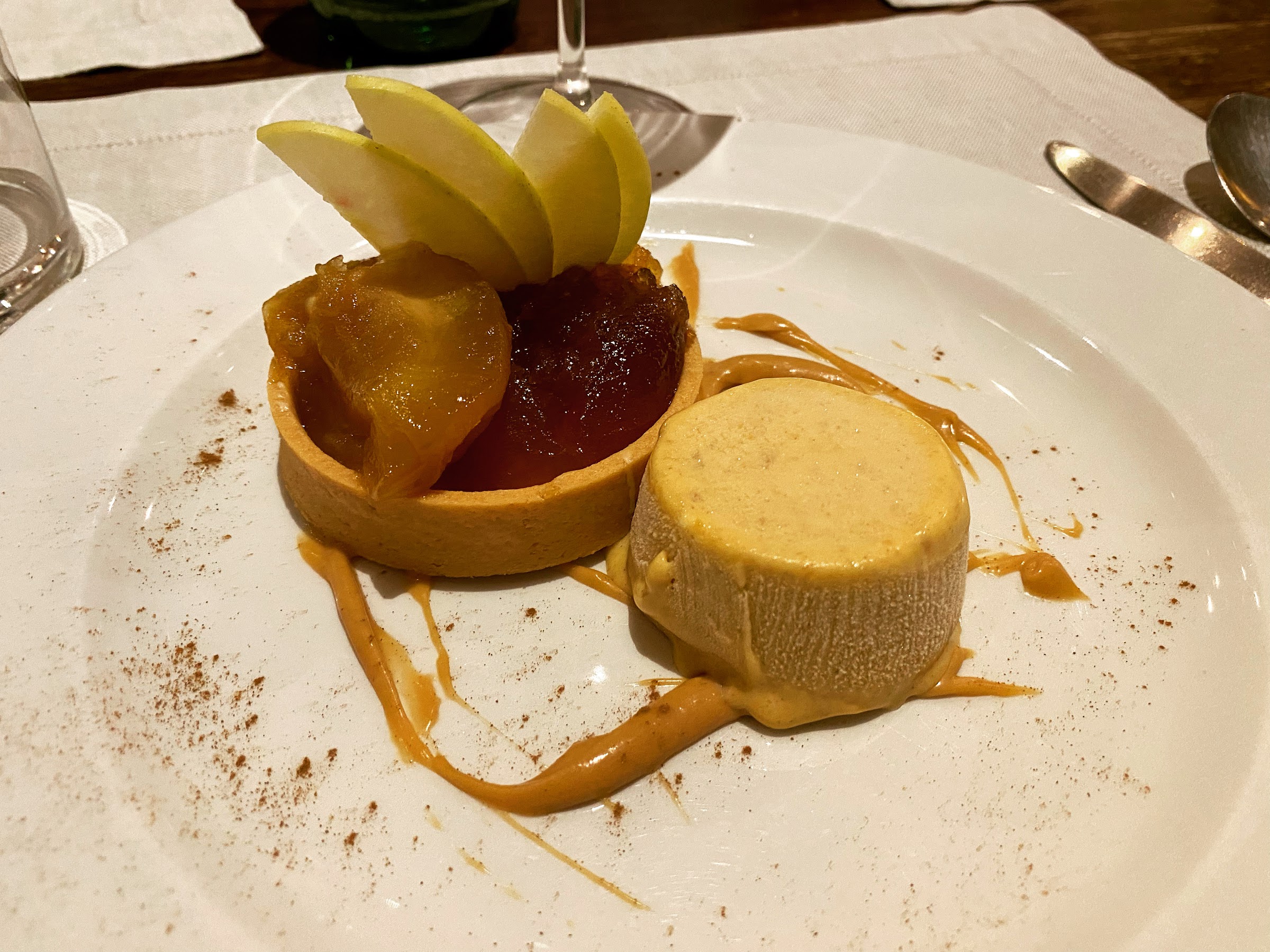 Caramel apple dessert at Enoteca I Terzi