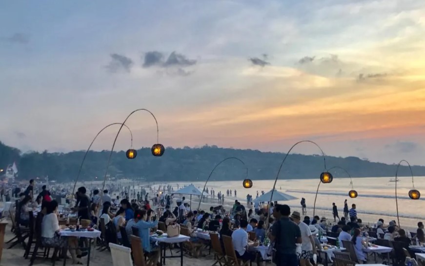 짐바란 해산물 식사