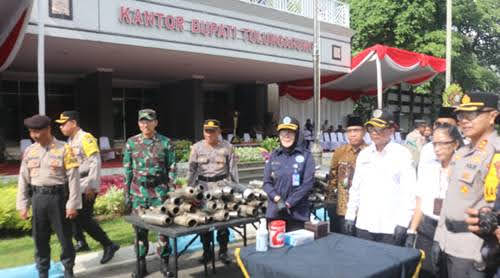 Dandim Tulungagung Dukung Pemusnahan Ribuan Botol Miras Jelang Arus Mudik Lebaran