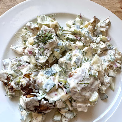 Crispy smashed potato salad (ensalada de patata crujiente)