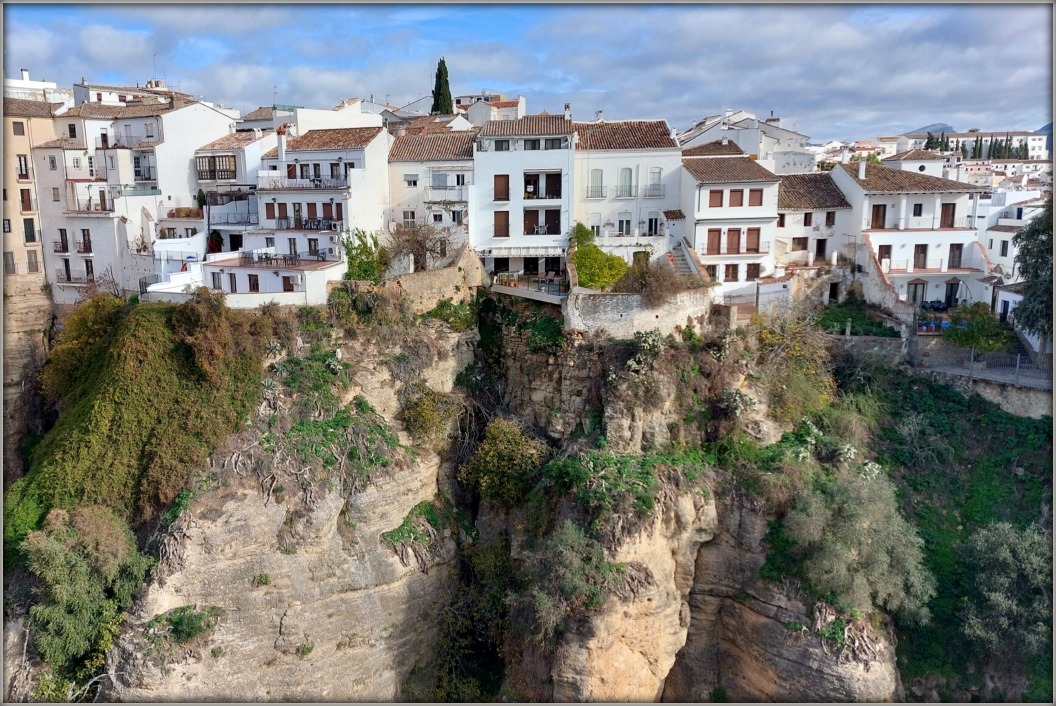 Предрождественская Малага и Pueblos Blancos (Нерха, Фрихильяна, Михас, Ронда).