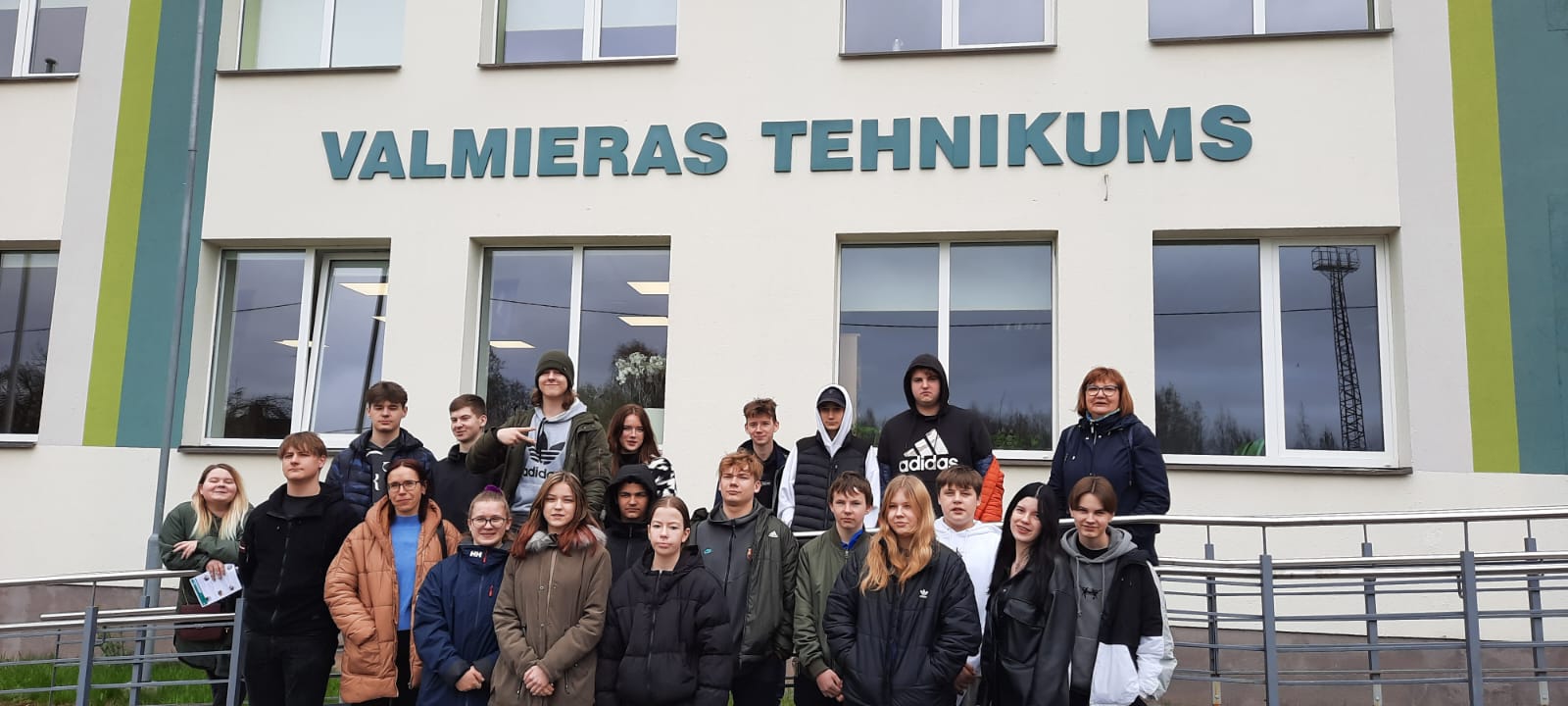 Krišjāņa Valdemāra Ainažu pamatskolas 8. un 9. klases skolēni iepazīst mācību iespējas Valmieras tehnikumā un Vidzemes Tehnoloģiju un dizaina tehnikumā