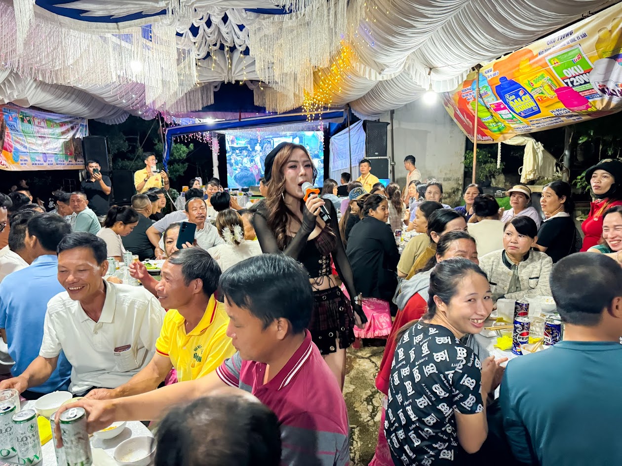 LONG NHẬT, SUZIE NGỌC ĐƯỢC BÀ CON KRÔNG PẮC, ĐĂK LĂK VÔ CÙNG MẾN MỘ - DIÊN KHÁNH