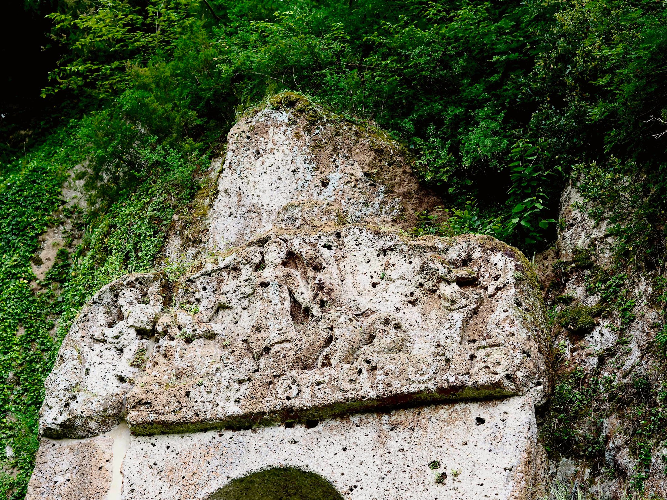 Tomba della Sirena, frontone decorato a rilievo con la rappresentazione di Scilla. Parco Archeologico Città del Tufo, Sovana