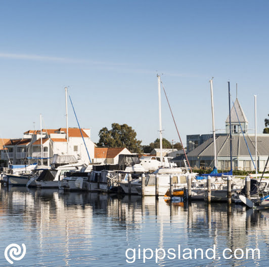 Indulge in secluded Riviera life at Ocean Grange Homestead, between Ninety Mile Beach and Gippsland Lakes, with off-grid accommodation and birdwatching