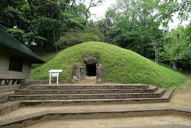 山上碑および古墳