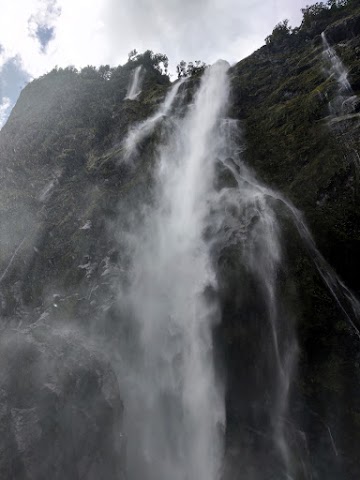 Milford Sound Cruise get close to Stirling Falls