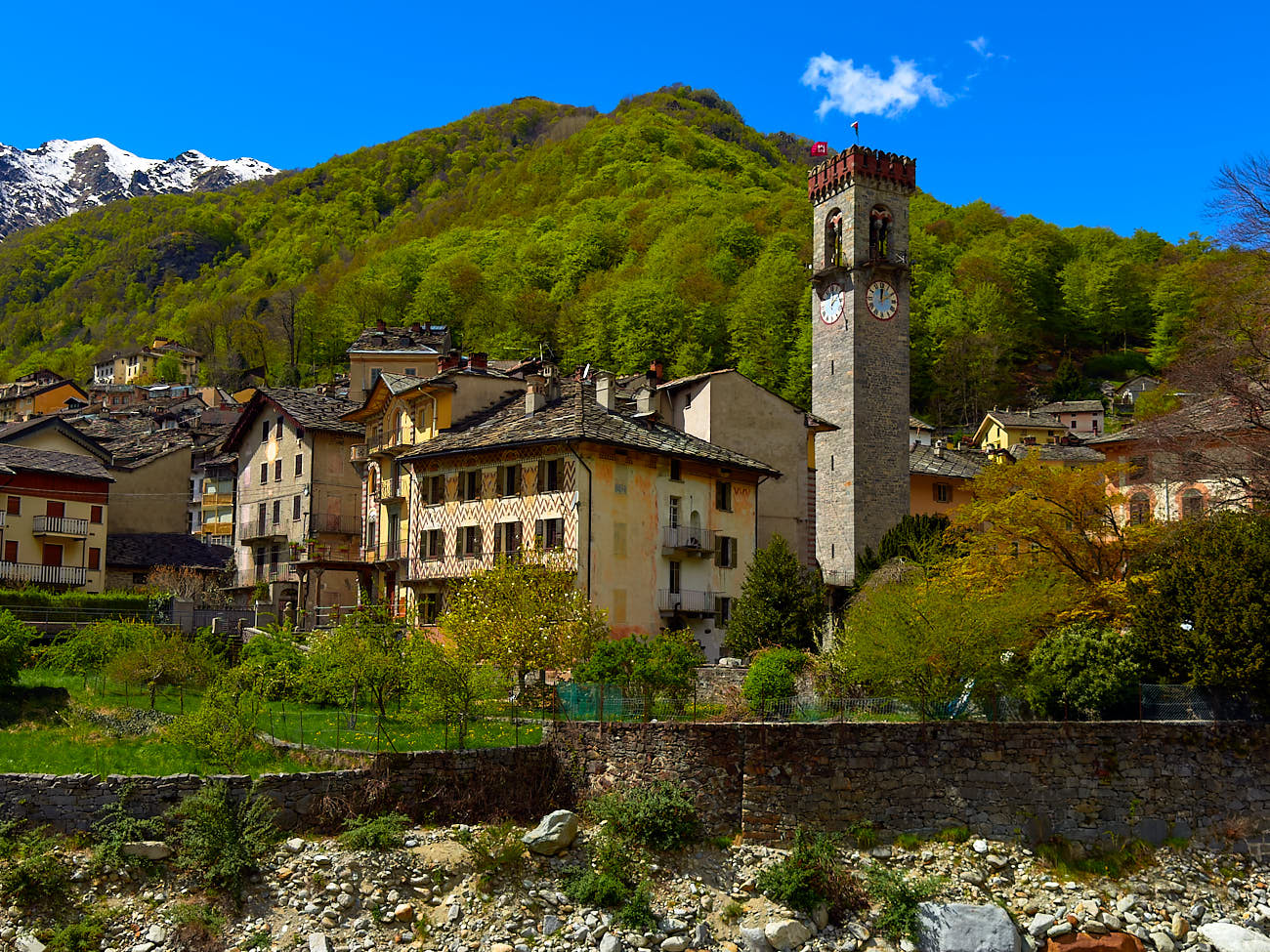 Что посмотреть рядом с Миланом: Vogogna - Varallo - Rosazza - Cocconato - Lago di Orta