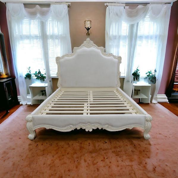Tempat Tidur Klasik Mewah warna Cream Cat Aceh  
