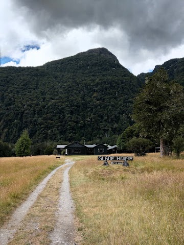 Milford Track Glade House